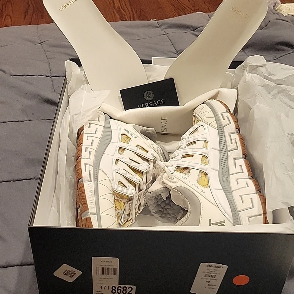 BRAND NEW Versace Trigreca Sneakers WOMEN 39 9 WITH BOX - Picture 7 of 14